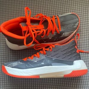Under Armour lightening sneakers, youth 6/womans 8. Worn once!